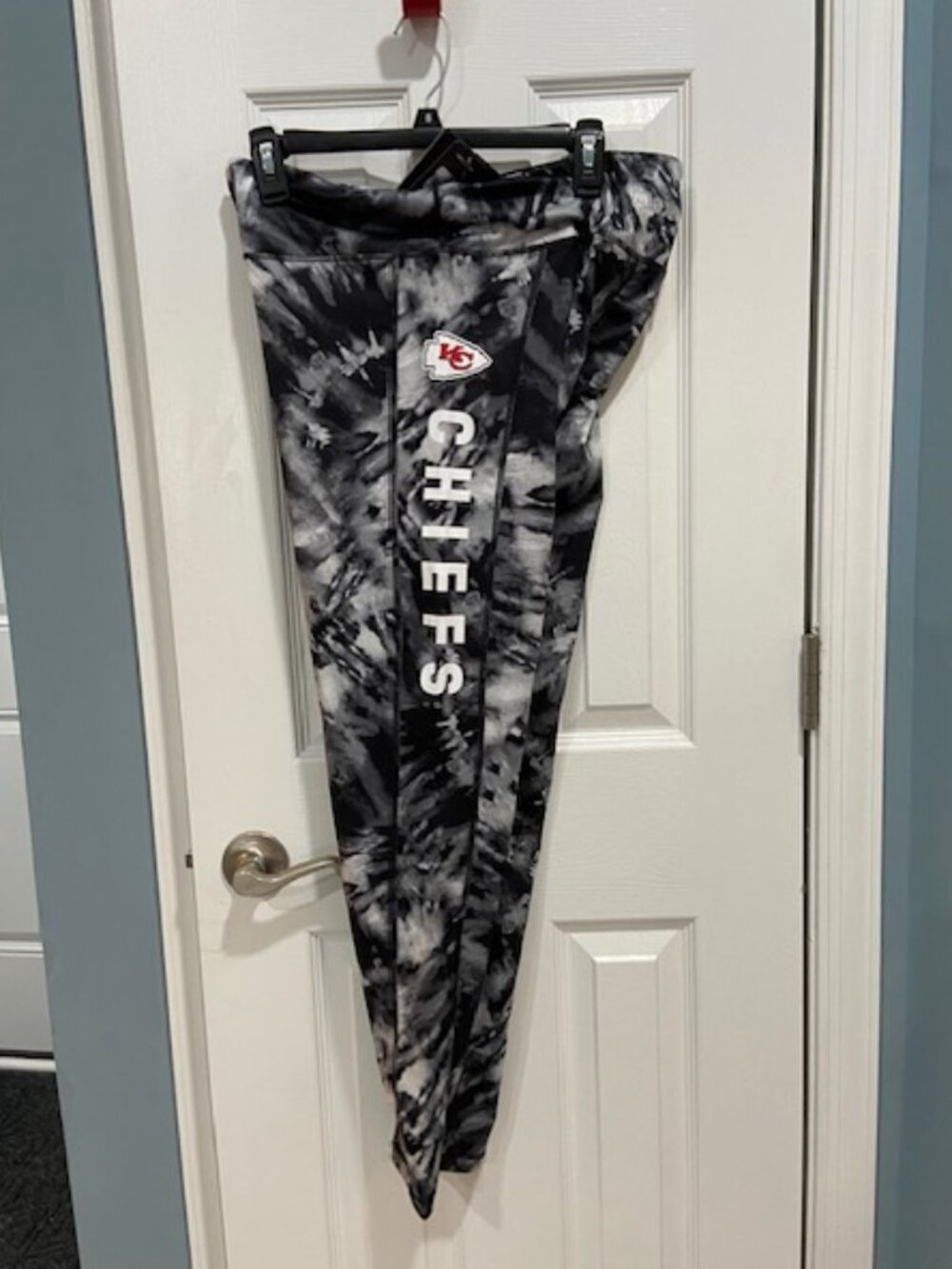 NWT Women's  Kansas City Chiefs black/white tie dye Athletic Leggings XL